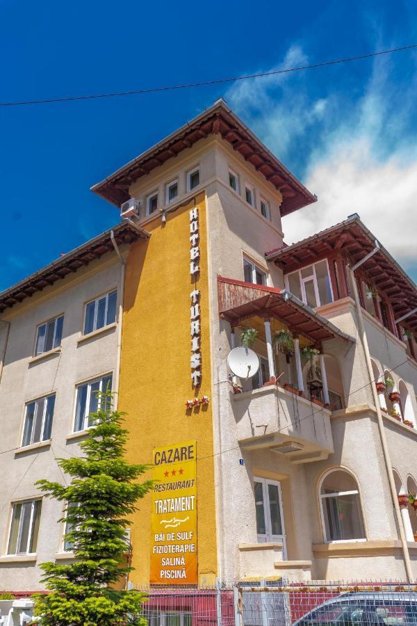 Hotel Turist Pucioasa Bagian luar foto