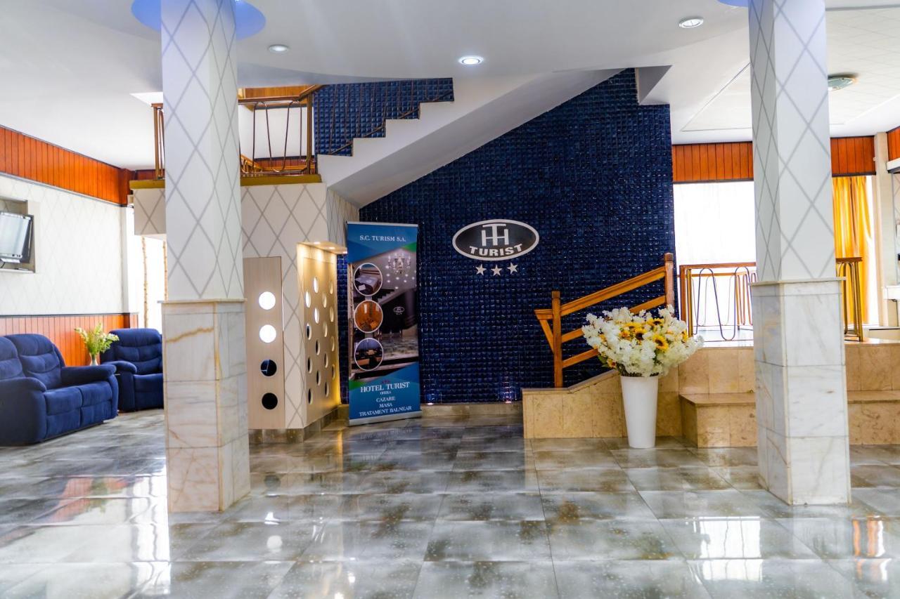 Hotel Turist Pucioasa Bagian luar foto