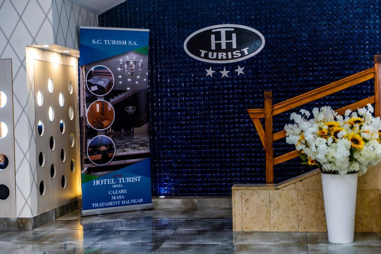 Hotel Turist Pucioasa Bagian luar foto