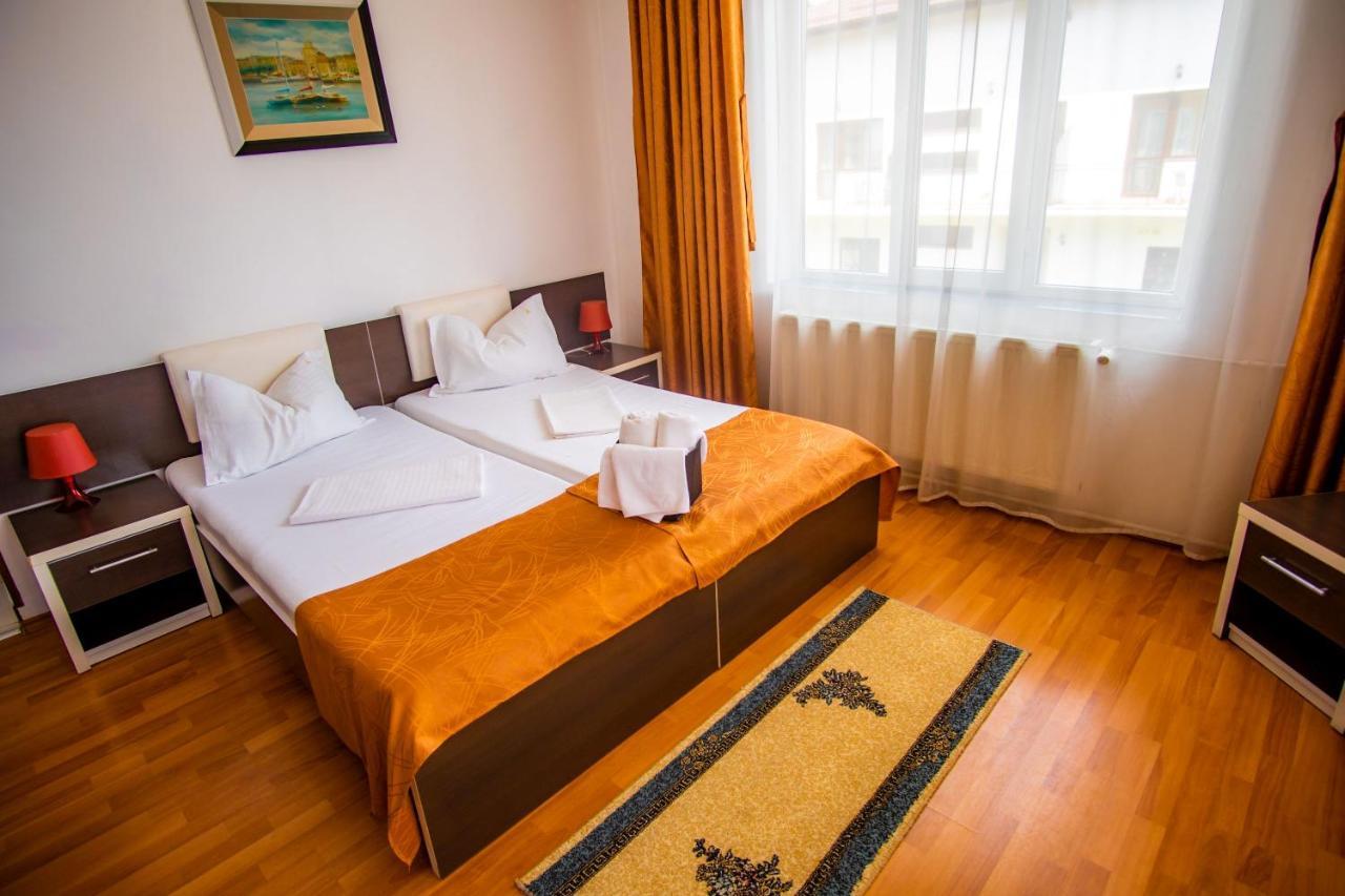 Hotel Turist Pucioasa Bagian luar foto