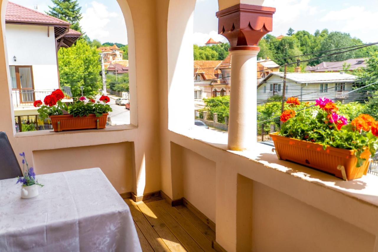Hotel Turist Pucioasa Bagian luar foto