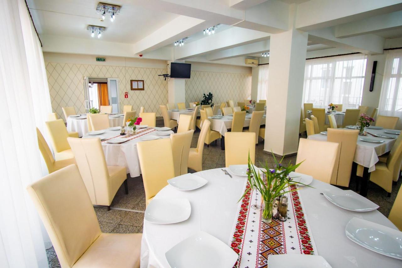 Hotel Turist Pucioasa Bagian luar foto