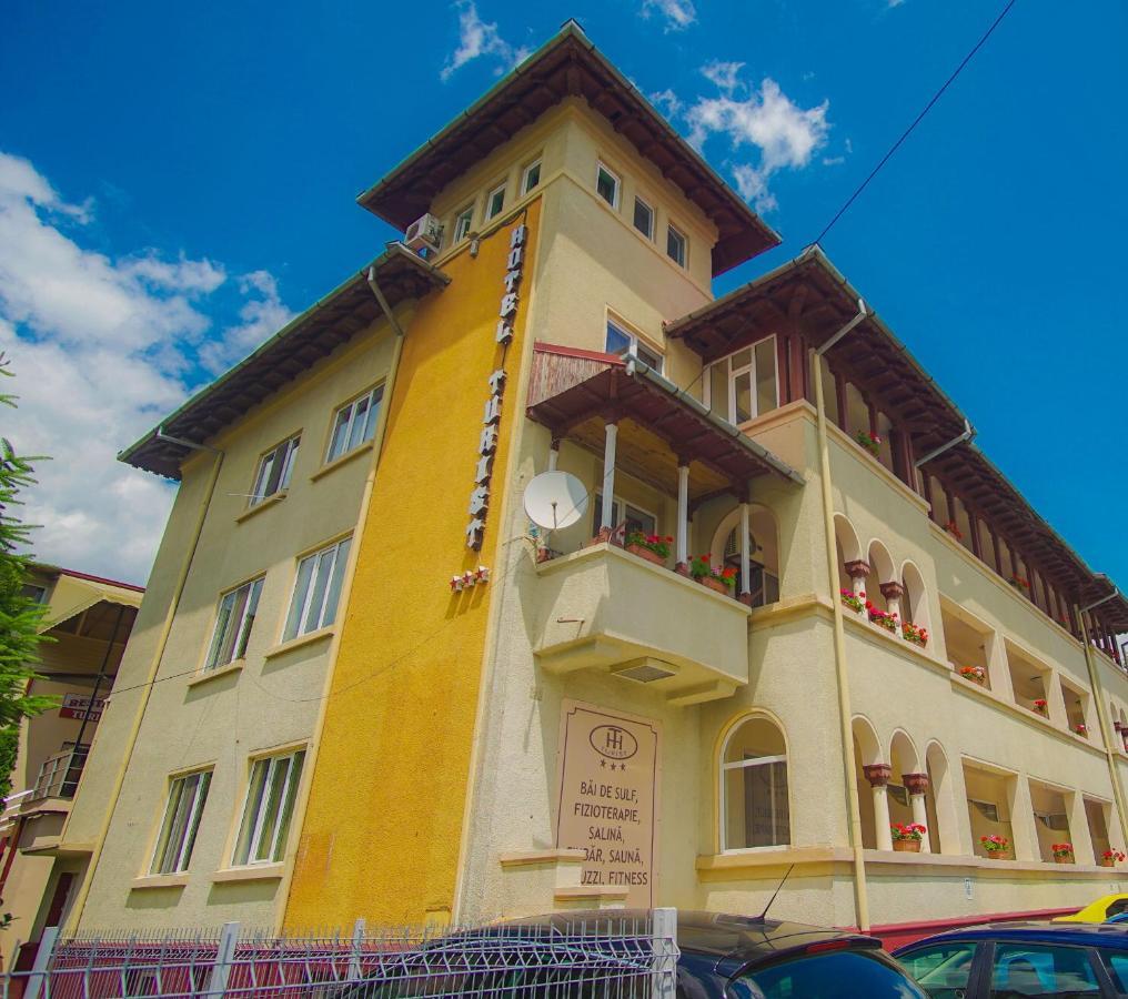 Hotel Turist Pucioasa Bagian luar foto