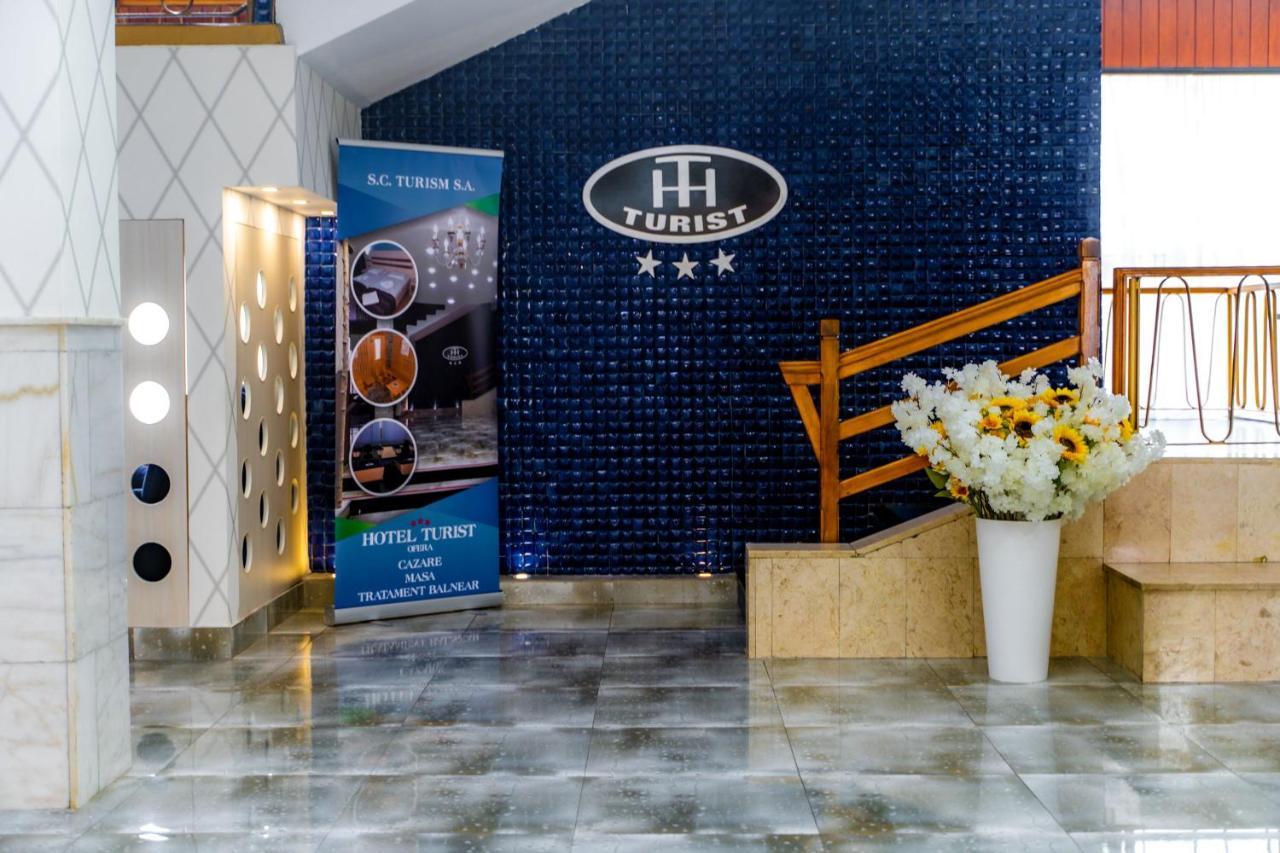 Hotel Turist Pucioasa Bagian luar foto