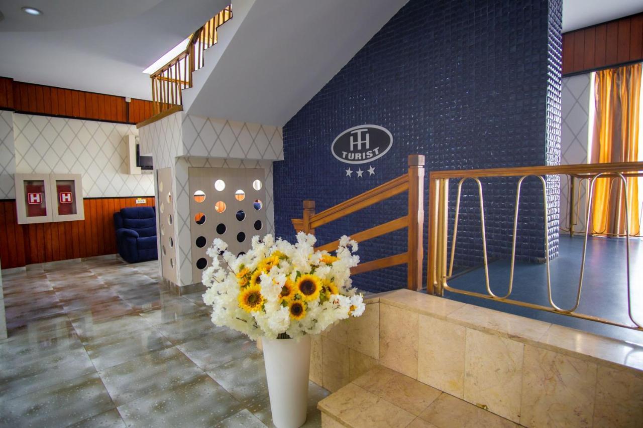 Hotel Turist Pucioasa Bagian luar foto