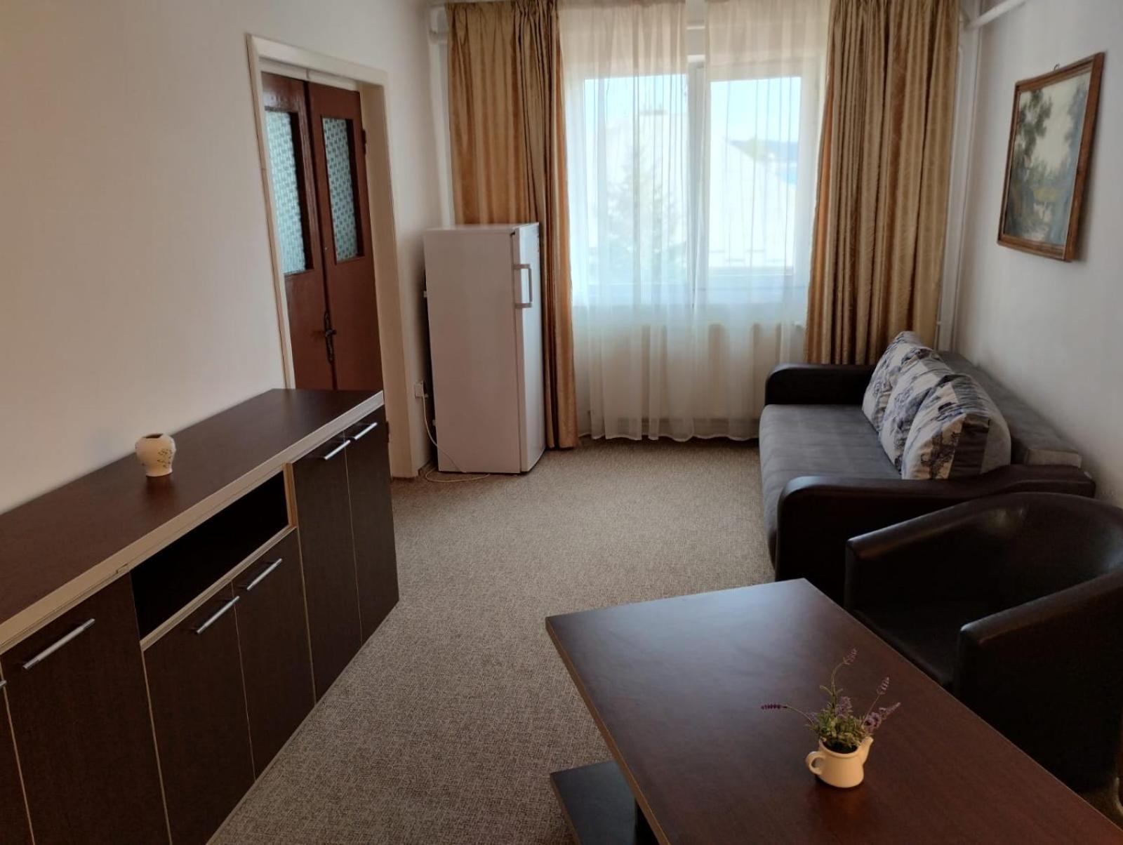Hotel Turist Pucioasa Bagian luar foto