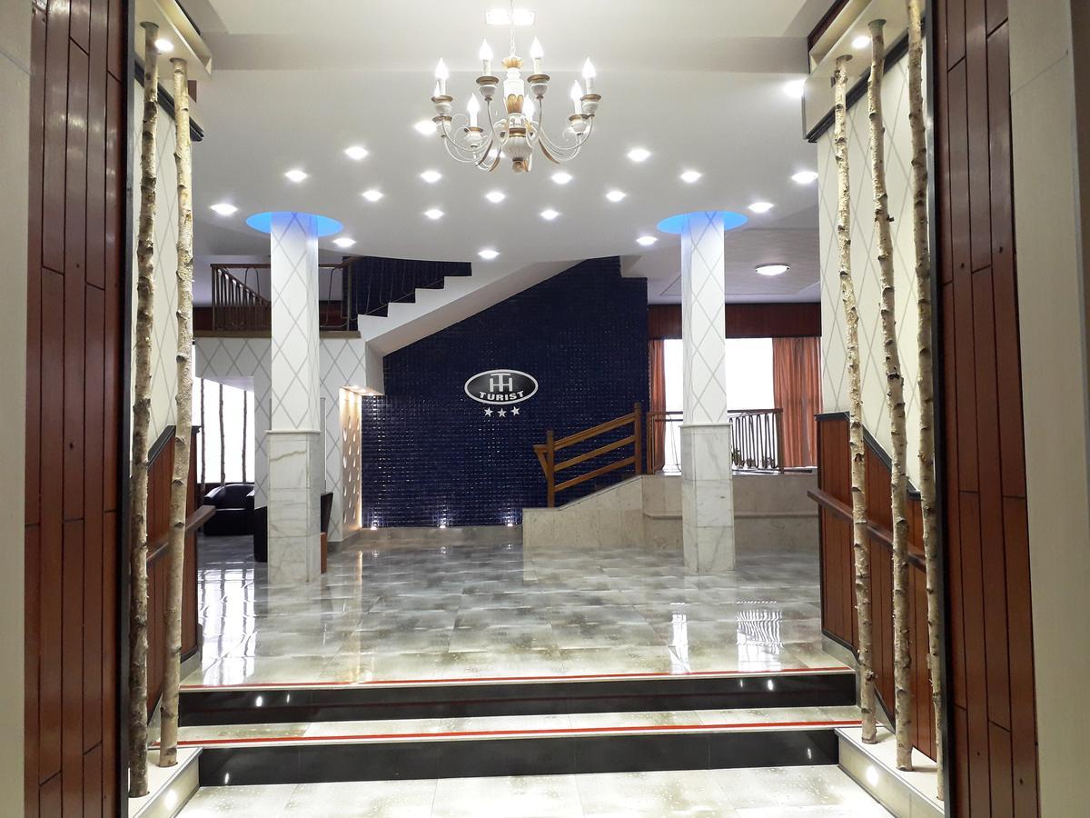 Hotel Turist Pucioasa Bagian luar foto